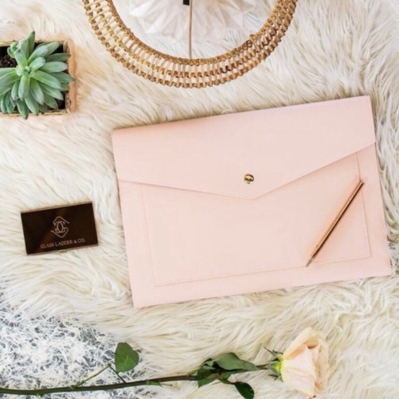 Glass Ladder & Co Megan Portfolio Clutch Blush - Picture 2 of 9